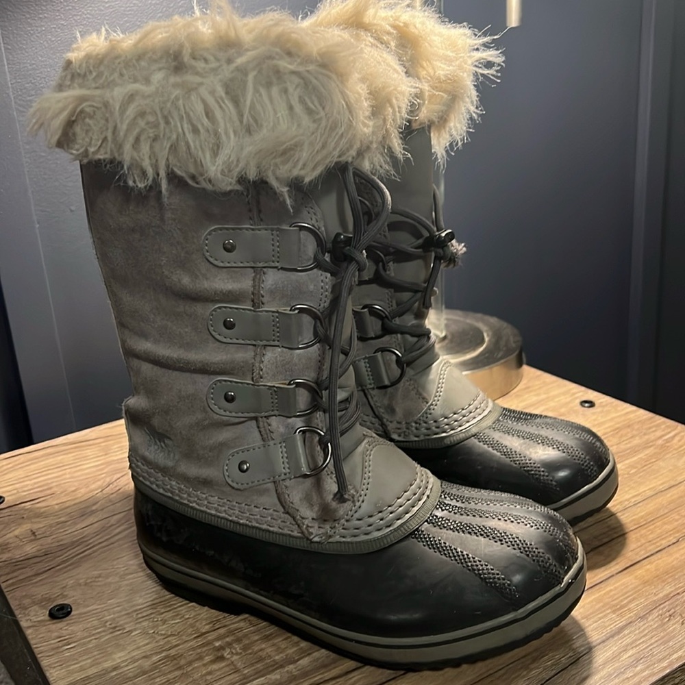 Sorel Joan of  Arctic Waterproof Womens Boots | size 5